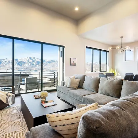 Hideout Haven Luxe Retreat With Lake View And Hot Tub